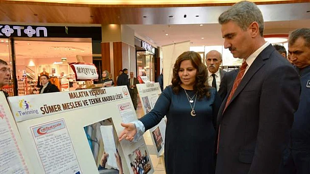 Vali Baruş, E-Twinning Projesi Final Sergisi Açılışına Katıldı