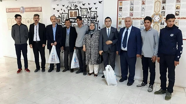 YEŞİLDER Akademi'den 200 Öğrenciye Kışlık Kıyafet Yardımı!