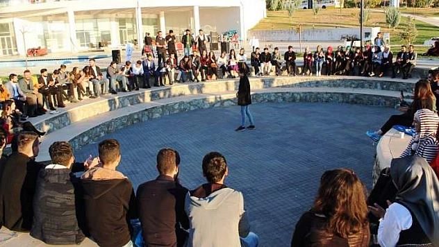 Gençlik Ve Eğitim Derneği Tarafından Tanışma Partisi Düzenlendi