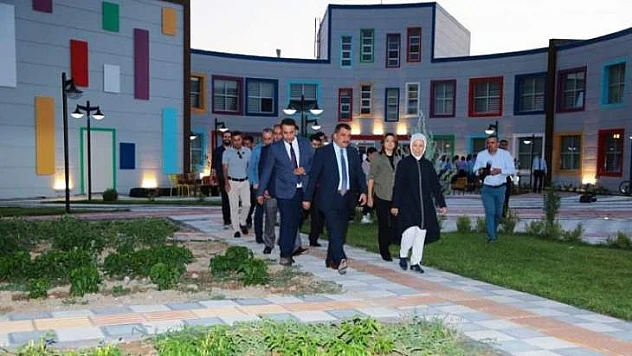 Çalık ve Gürkan, Engelsiz Yaşam Merkezi'nde Engellilerle Bir Araya Geldi