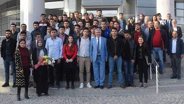 Yerel Politikalarda Gençler Daha Çok Söz Sahibi Olacak