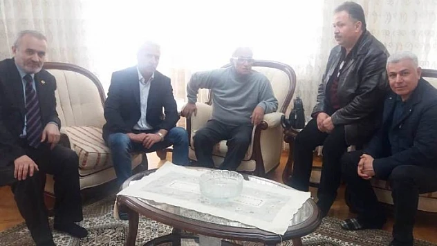 Başkan Dağ, Gazeteci ve Yazar Raşit Kısacık'ı Evinde Ziyaret Etti