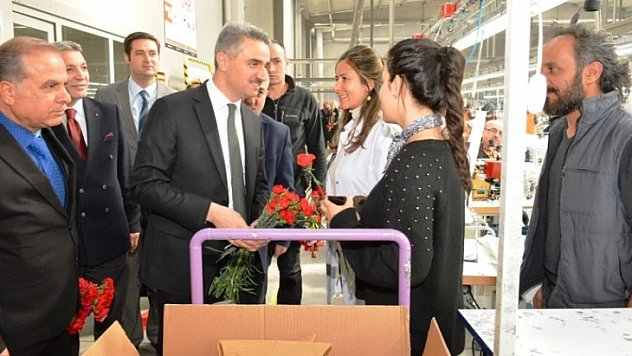 Vali Baruş Fabrikada Çalışan Kadınların Dünya Kadınlar Günlerini Kutladı