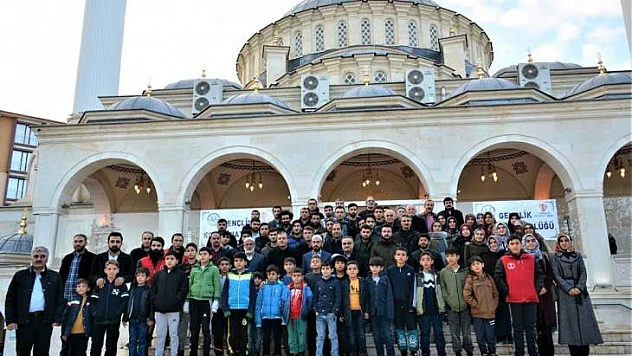 Vali Baruş, 'Sabah Namazı Gençlik Buluşması'  Programına Katıldı