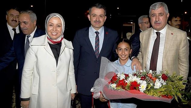 Bakan Pakdemirli Büyükşehir Belediyesini Ziyaret Etti