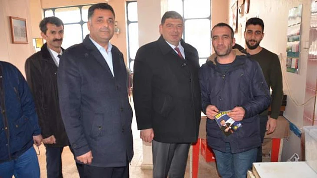 İYİ Partili Parlak Vatandaşın Sorununa Ortak Oldu