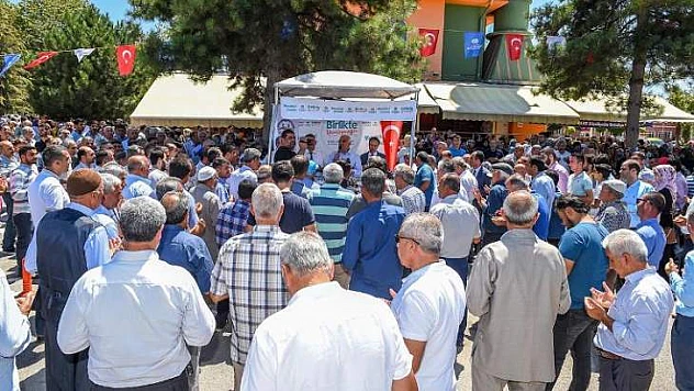 HACI ADAYLARI SALÂVATLARLA DUALARLA UĞURLANDI