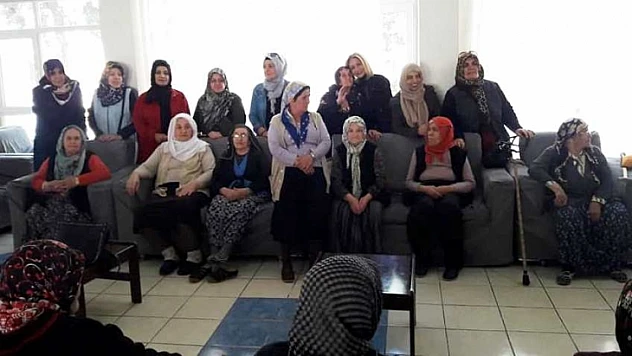 MHP Kadın Kolları'ndan Huzurevine Ziyaret