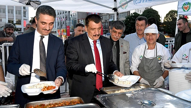 Vali Baruş ve Başkan Gürkan İftarlarını Çadırda Açtılar