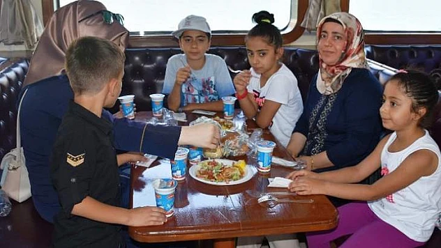 Yeşilyurt Kent Konseyi'nden Çocuklara Tekne Turu