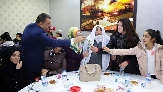 'Tüm Engelleri Sevgiyle Aşıyoruz' Adlı Etkinlik Yoğun İlgi Gördü