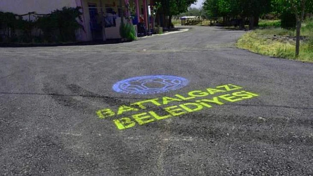 Battalgazi Belediyesi 30 Sokakta Asfalt Çalışmasını Sürdürüyor