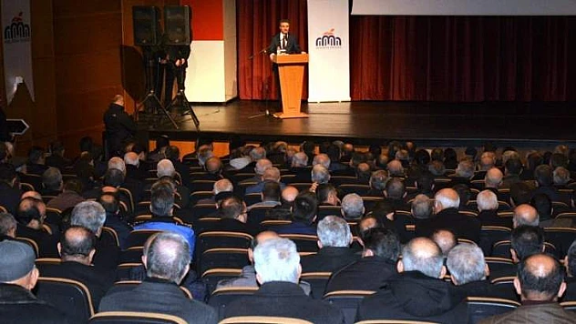 Vali Baruş, Muhtarlarla Bağımlılıkla Mücadele Toplantısı Düzenledi