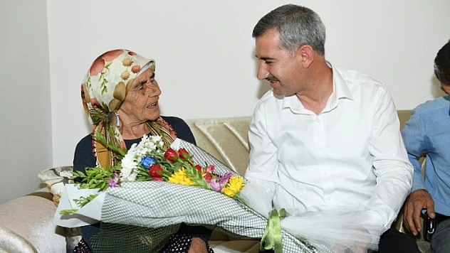 Çınar, Annelerimiz, Hayattaki Kılavuzumuz, Yol Göstericimizdir