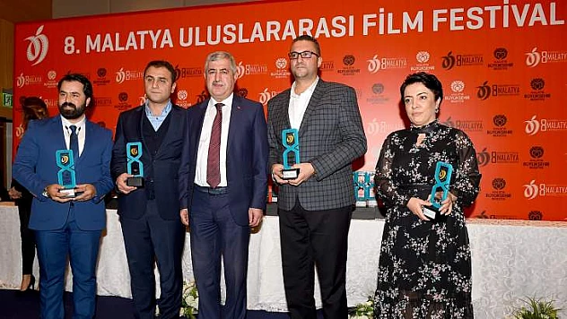Büyükşehir'den Festivale Katkı Sunanlara Plaket