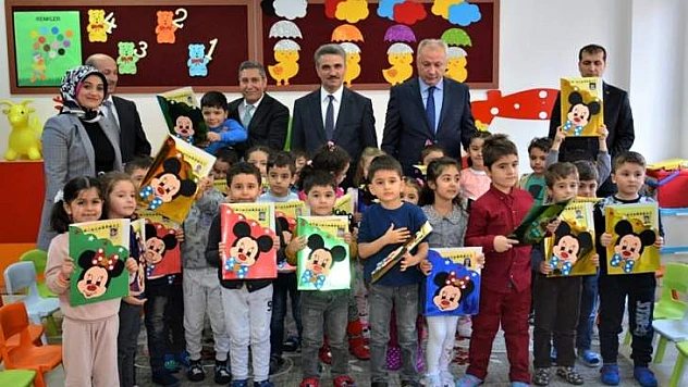 Vali Baruş, Öğrencilerin Karne Sevincini Paylaştı