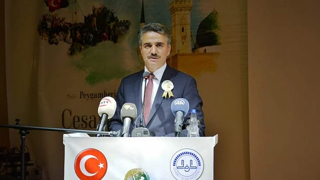 Vali Aydın Baruş 'Peygamber ve Gençlik' Konulu Konferansa Katıldı