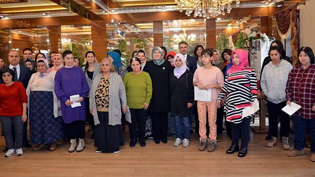 Asıl Engelliler Kalplerini Sevgisizlik Ve Merhametsizlik Duvarıyla Örenlerdir