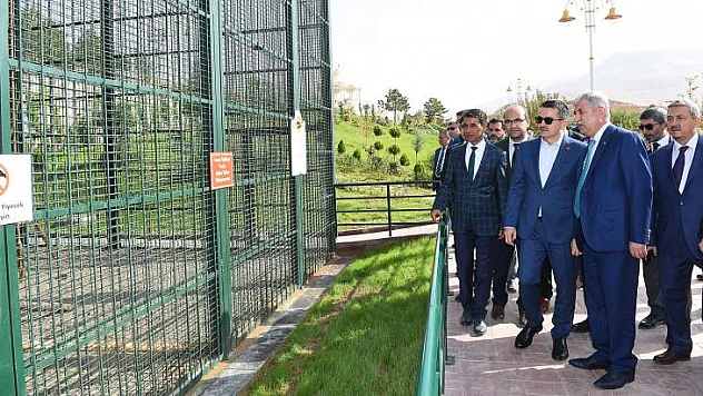 Bakan Pakdemirli Doğal Yaşam Parkı ve Hayvanat Bahçesini Gezdi