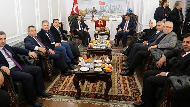 Enerji ve Tabii Kaynaklar Bakanı Dönmez, Başkan Gürkan'ı Ziyaret Etti