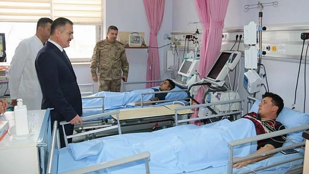 Hakkari'de Üs Bölgelerine Yıldırım İsabet Etti