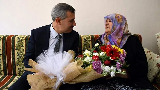 'Baştâcımız Olan Yaşlılarımız Yolumuza Işık Tutuyor'