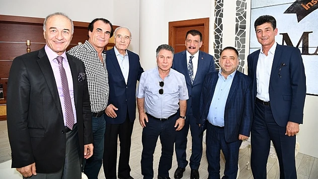 Hababam Sınıfı Oyuncuları Başkan Gürkan'ı Ziyaret Etti