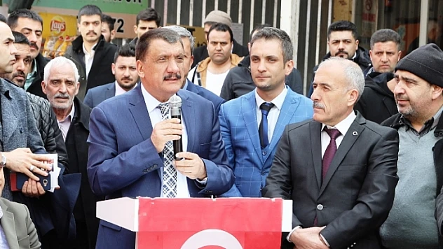 Gürkan, Bizim Geldiğimiz Yerde Hizmet Vardır