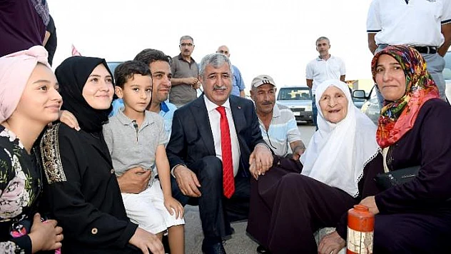 Hacılar Havaalanında Çiçeklerle Karşılandı