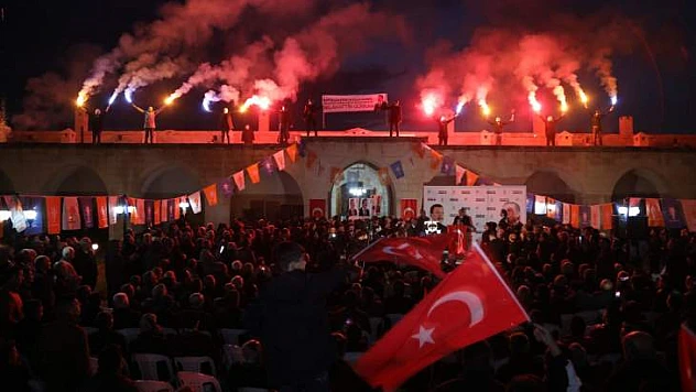 Eskimalatya'da Miting Gibi Toplantı