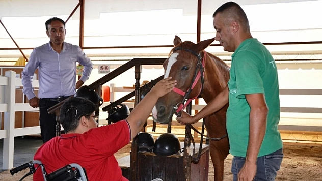 Özel Çocuklar At Çiftliğini Gezdi