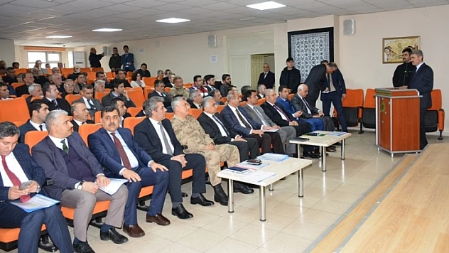 Vali Baruş Başkanlığında Yeşilyurt Muhtarlar Toplantısı Yapıldı