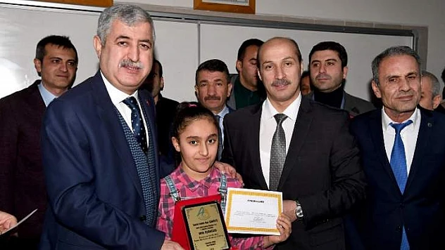 Başkan Polat, Öğrencilerin Karne Heyecanına Ortak Oldu