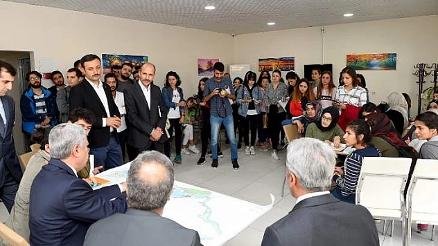 Başkan Polat Atabey Feribot İskelesinde Öğrencilerle Bir Araya Geldi