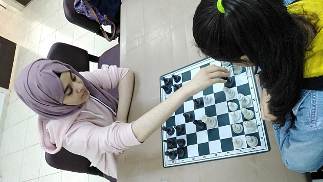 Akıl Teri Döktüler