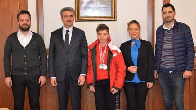 Vali Baruş Başarılı Özel Sporcuyu Makamında Kabul Etti