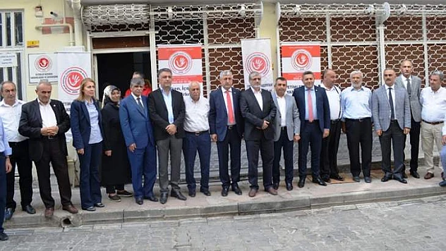 Yetimler Kervanı Derneği'nden Aşure Etkinliği