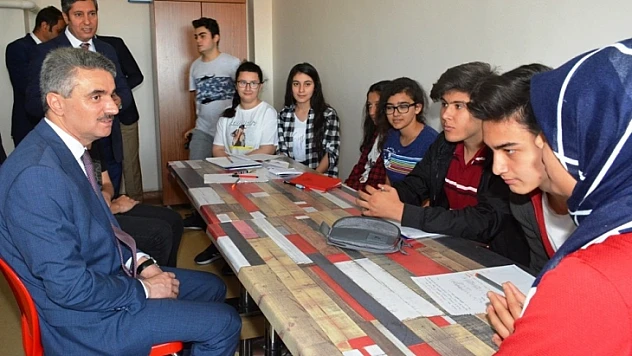 Vali Baruş, Tecde Anadolu Lisesi'ni Ziyaret Etti