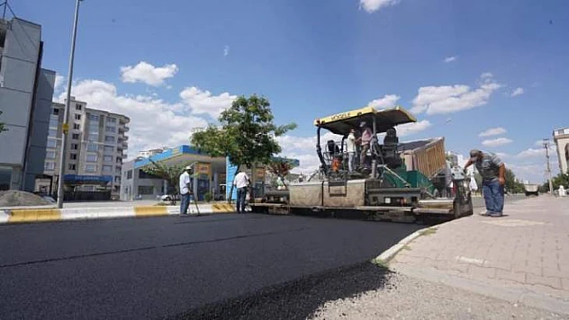 Şehir Genelinde Aşınan Yolları Asfaltlıyor