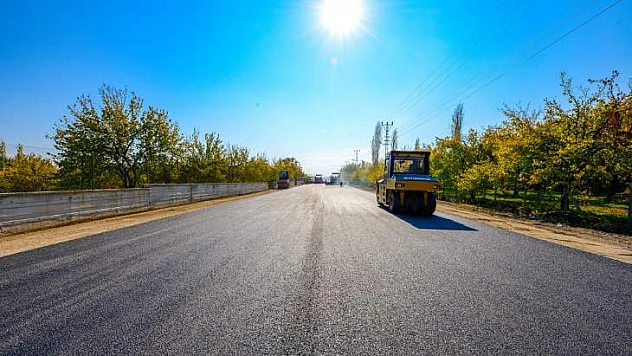 Büyükşehir 8 Kilometrelik Yolu Genişletip Asfaltladı