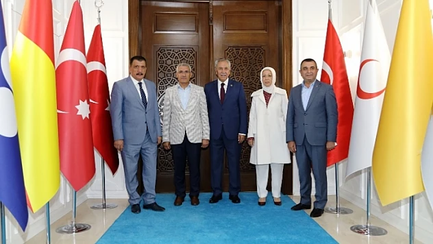 Arınç, Battalgazi Belediyesi'ni Ziyaret Etti