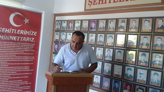 Vatan İçin Yaşayıp Öldünüz Siz Toprağa Değil, Kalplere Gömüldünüz