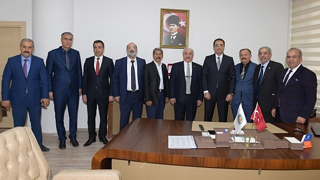 Pilten, Muhtarlarımız Köprü Vazifesi Görmektedir