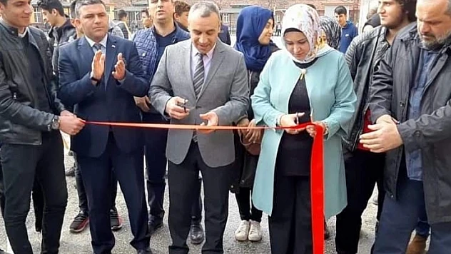 Şehit Kemal Özalper Mesleki ve Teknik Anadolu Lisesinde Resim sergisi