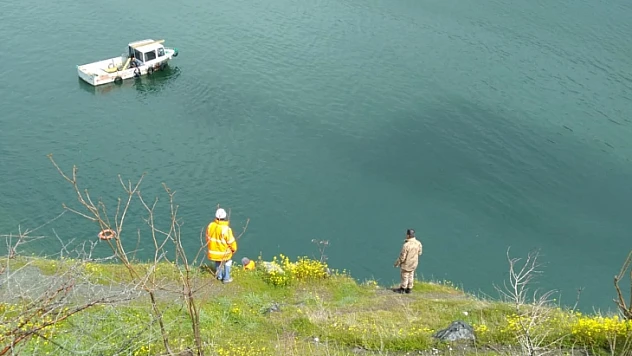 Baraj Gölüne Düşen Kişiyi, Lokanta Personeli Kurtardı
