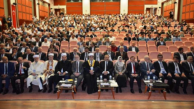 Vali Kaban, 'Uluslararası Cami Sempozyumu'na Katıldı