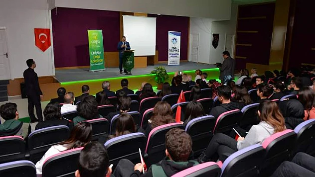 Başkan Gürkan, 'Farklı Kitapları Okumak İnsanları Zenginleştirir'