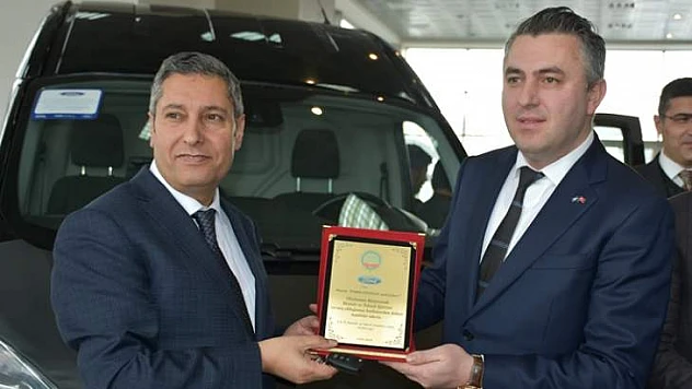 Ford Otosan'dan Meslek Lisesine Araç Desteği