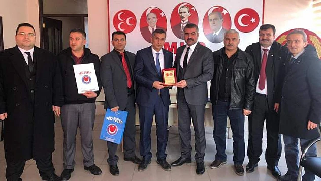 Şehit,Gazi ve Vatanseverler'den Başkan Avşar'a Plaket