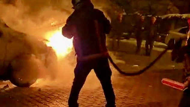 Hafif Ticari Araç Alevlere Teslim Oldu